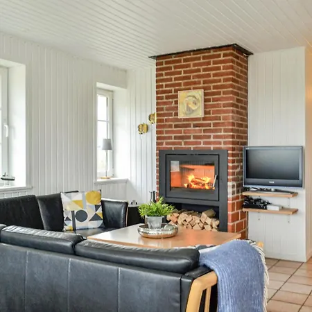 Two-bedroom In Hvide Sande *