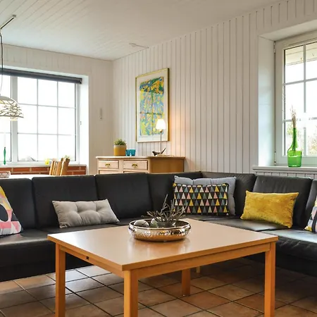 Two-bedroom In Hvide Sande