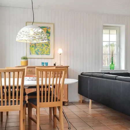 Ferienhaus Two-bedroom In Hvide Sande